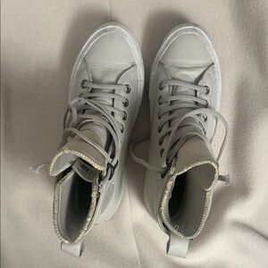 Women's High-Top Athletic Shoes - Gray